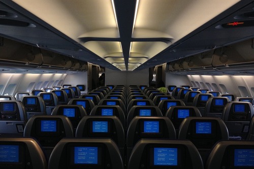4 Ways In-flight Entertainment Has Advanced with New Technology
