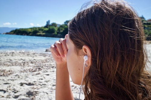 Best Headphones & Earphones to Buy for Travel