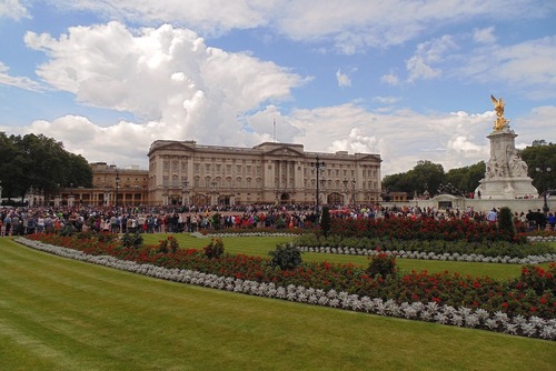 Top 10 Must-See Royal Landmarks Across Britain