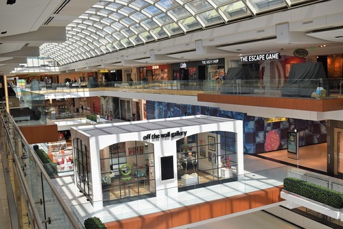 Shopping at an American mall, must-visit stores and brands